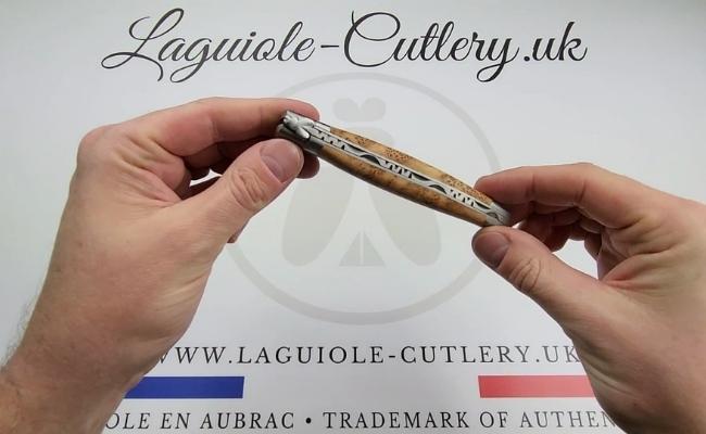 Laguiole pocket knife with a juniper wood handle by Laguiole en Aubrac