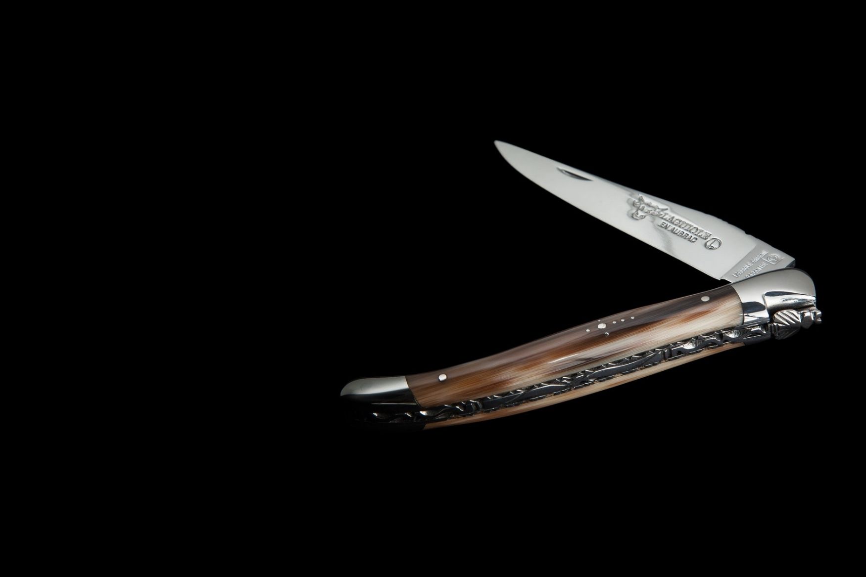 laguiole knife with horn tip handle