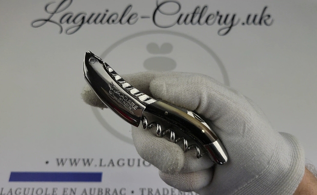 video Sommelier Corkscrew with Twisted Bolster Zebu Horn Tip