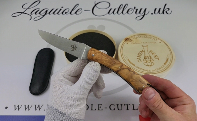 Le Camembert pocket knife with an olive wood handle