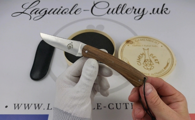 video camembert pocket knife walnut wood
