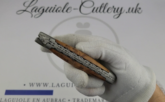 laguiole en aubrac thuya wood pocket knife with hand-filed double plates video