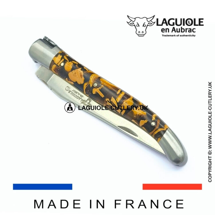 laguiole pocket knife with handle made from recycled walnut shells