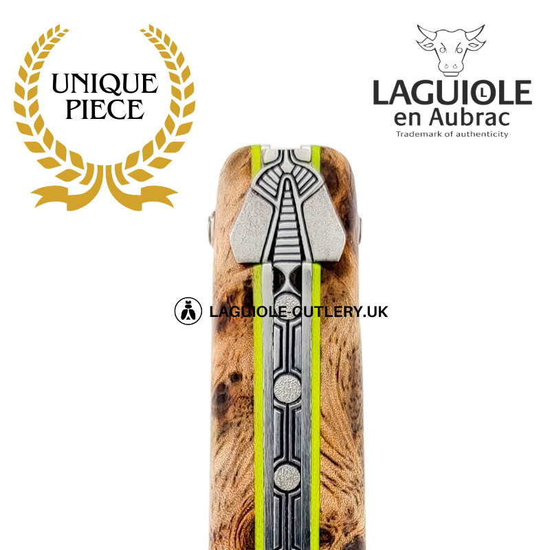 damascus breeze: full handle laguiole knife in albizia – chiseled bee and spring – damascus blade