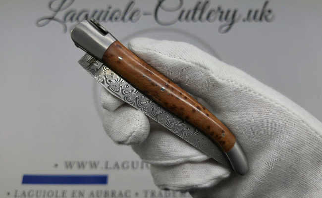 Laguiole Damascus pocket knife with a thuya wood handle