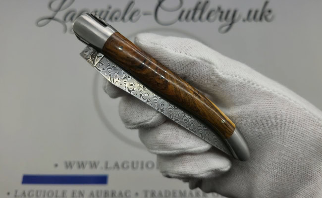 laguiole pocket knife double plates in pistachio wood with damascus blade